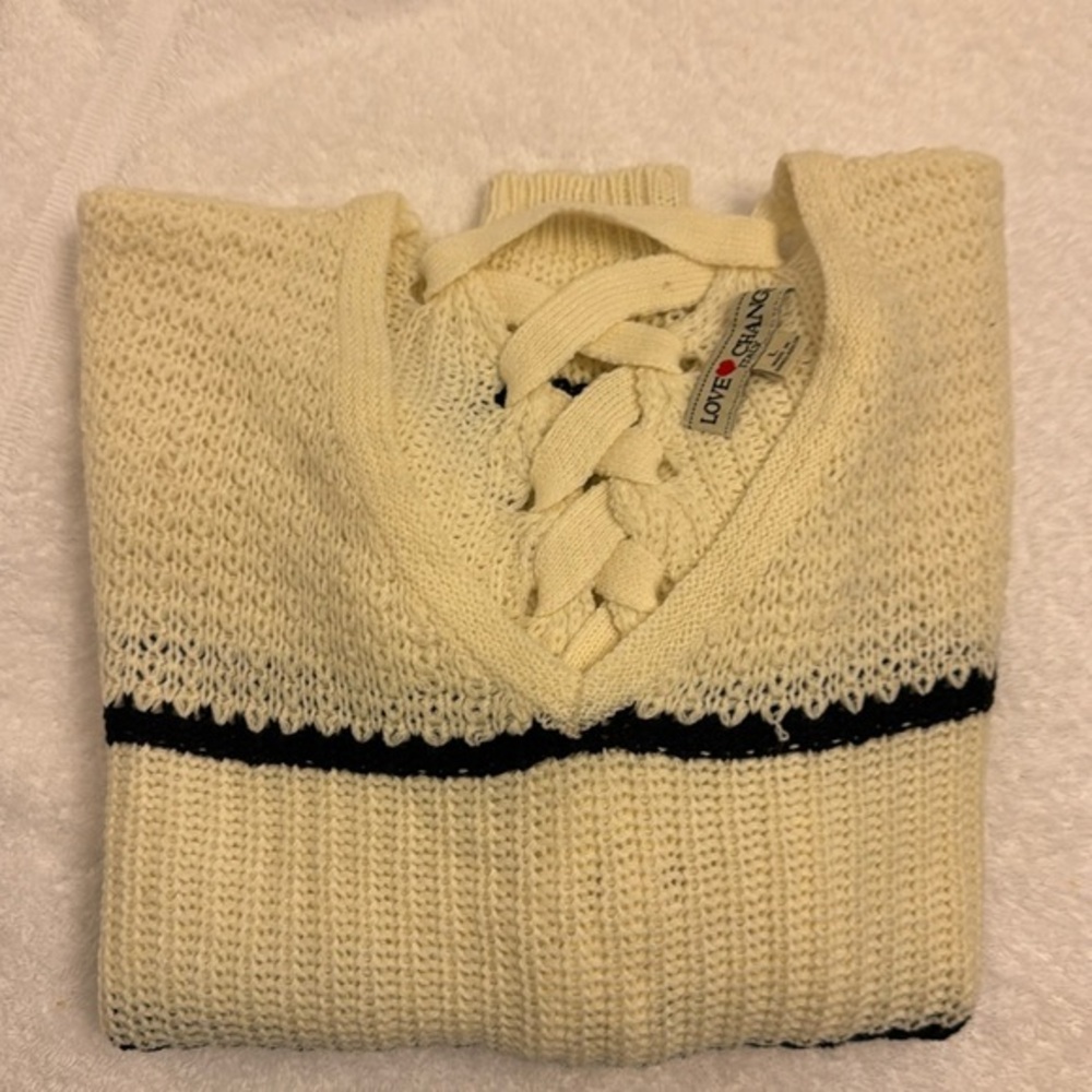 Love Change V-Neck Sweater L